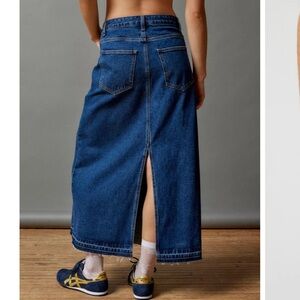 BDG Theo Denim A-Line Midi Skirt Raw Hem Size Small EUC